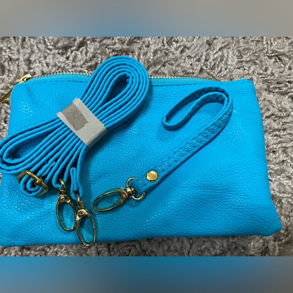 Never been used expandable crossbody bag/wristlet